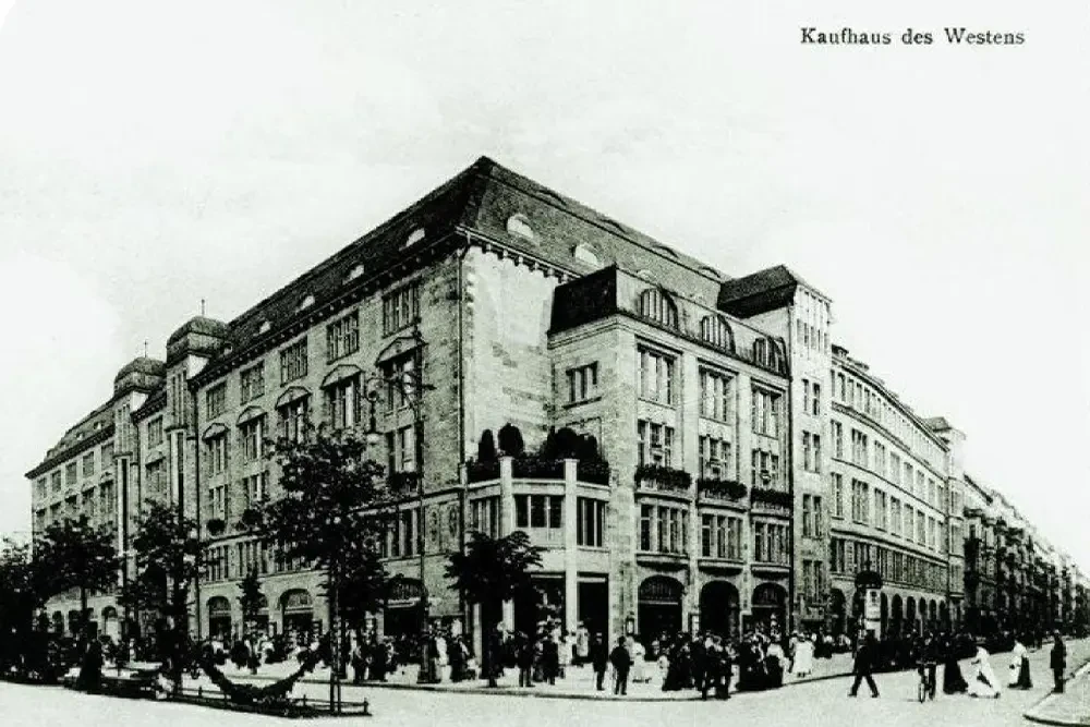 Kaufhaus des Westens (KaDeWe) : A Shared Pride of Germans and Thais