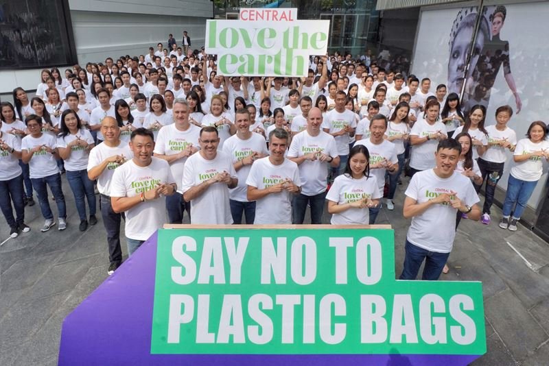 Central Retail, Thailand’s leading retailer, announces a commitment to become the first plastic bag-free operator from June 5th onward,  with an aim to reduce more than 150 million plastic ba