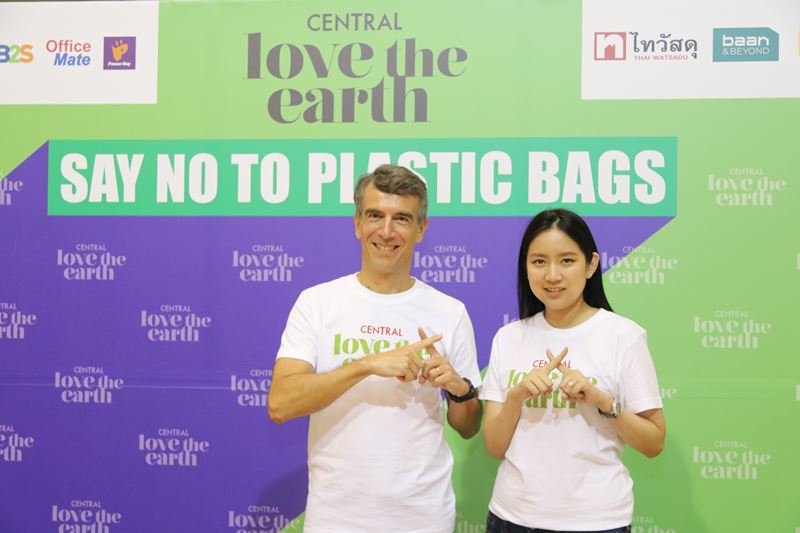 Central Retail, Thailand’s leading retailer, announces a commitment to become the first plastic bag-free operator from June 5th onward,  with an aim to reduce more than 150 million plastic ba