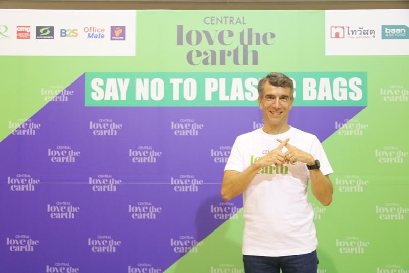 Central Retail, Thailand’s leading retailer, announces a commitment to become the first plastic bag-free operator from June 5th onward,  with an aim to reduce more than 150 million plastic ba