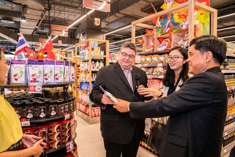 Central Group Welcomed the Delegations of Ministry of Agriculture and Rural Development of Vietnam (MARD) at centralwOrld and Central Food Hall