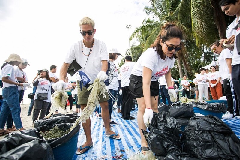 เซ็นทรัล เอ็มบาสซี จับมือ เหล่าองค์กรพิทักษ์สิ่งแวดล้อมร่วมเก็บและคัดแยกขยะพลาสติก ณ ชายหาดบางแสน เพื่อเพิ่มมูลค่าให้เป็นได้มากกว่าขยะเหลือทิ้ง