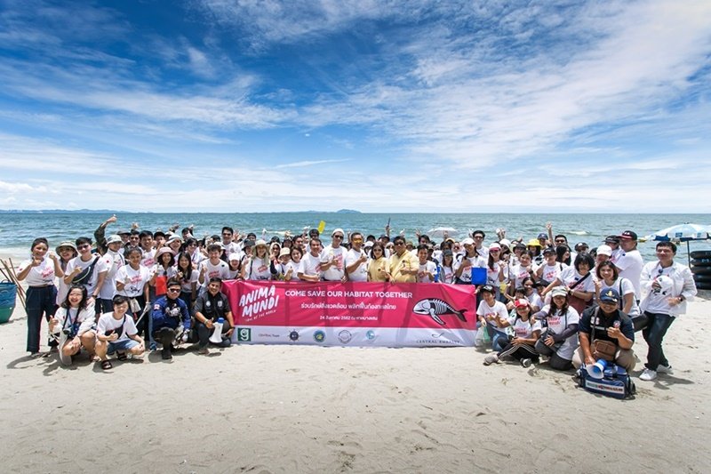 Central Embassy is cleaning up the world with a beach cleaning event at Bangsaen Beach, in co-ordination with environmental organisations