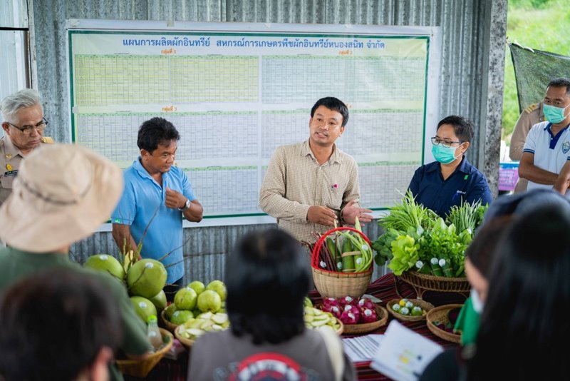 กลุ่มเซ็นทรัล สานต่อศาสตร์พระราชา  พัฒนาคุณภาพชีวิตแบบบูรณาการเชิงพื้นที่ 'โคก หนอง นา โมเดล' จังหวัดสุรินทร์  เพื่อฟื้นฟูความเป็นอยู่เกษตรไทยสู่ความยั่งยืน