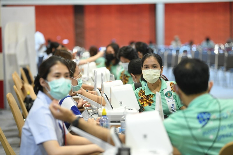 เซ็นทรัลพัฒนา เดินหน้าฉีดวัคซีนช่วยชาติ เร่งสร้างความมั่นใจให้คนไทย    ร่วมใจฉีดวัคซีน เปิดหน่วยบริการฉีดวัคซีนป้องกันโควิด-19 ในศูนย์การค้าเป็นแห่งแรกในกรุงเทพฯ ที่เซ็นทรัล ลาดพร้าว