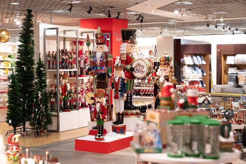 The Ultimate Christmas Celebrations are at  Central Group’s European Luxury Department Stores