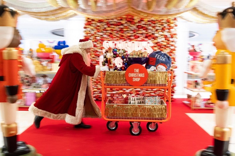 The Ultimate Christmas Celebrations are at  Central Group’s European Luxury Department Stores