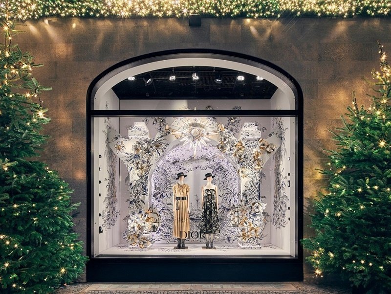 The Ultimate Christmas Celebrations are at  Central Group’s European Luxury Department Stores