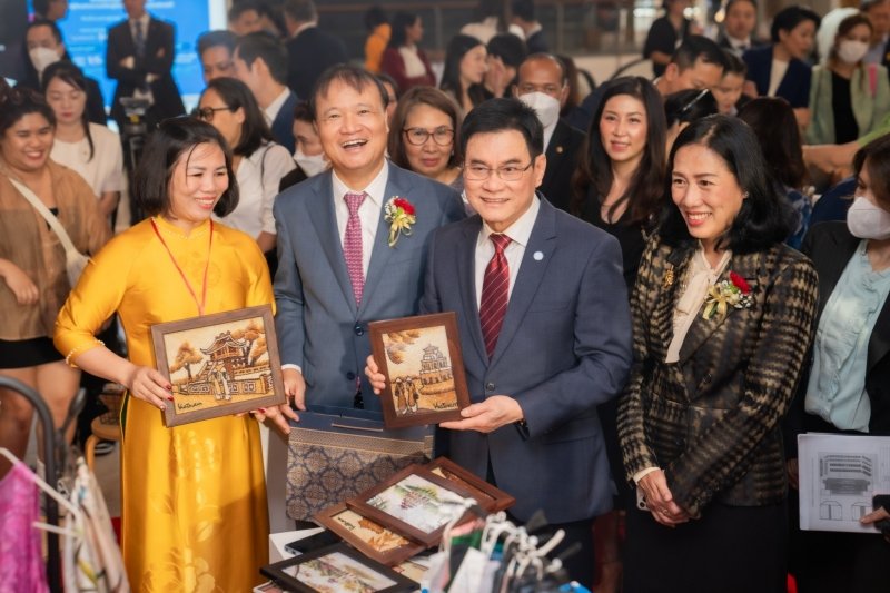 กลุ่มเซ็นทรัล ผนึก เซ็นทรัล รีเทล เวียดนาม จัดงาน “Vietnamese Week in Thailand 2023” เชื่อมสัมพันธ์ทวิภาคี ชวนสัมผัสมนต์เสน่ห์สินค้าเวียดนามจากนครโฮจิมินห์ และดินแดนสามเหลี่ยมปากแม่น้ำโขง เปิดประตูแลกเปลี่ยนการค้าเวียดนาม-ไทย