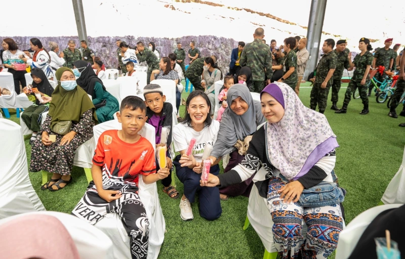 Central Group spread happiness and smiles by organizing a parade of gifts full of hope  and opportunity for children on the southern border