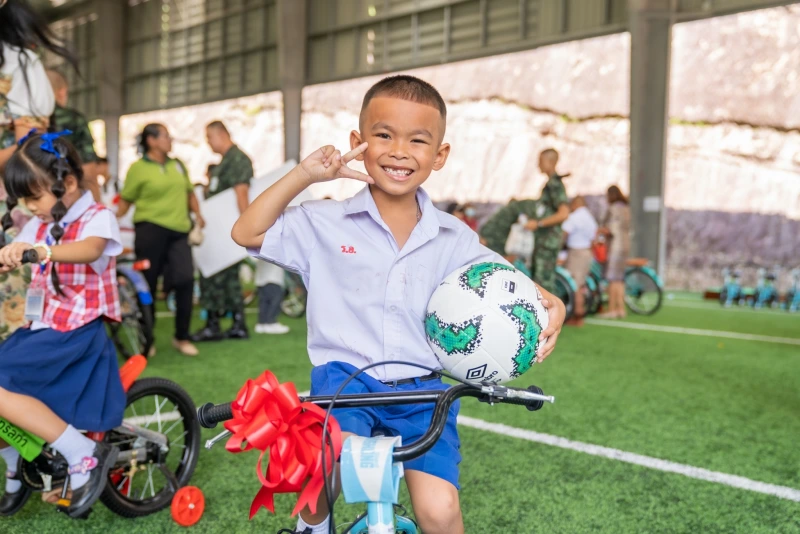 Central Group spread happiness and smiles by organizing a parade of gifts full of hope  and opportunity for children on the southern border