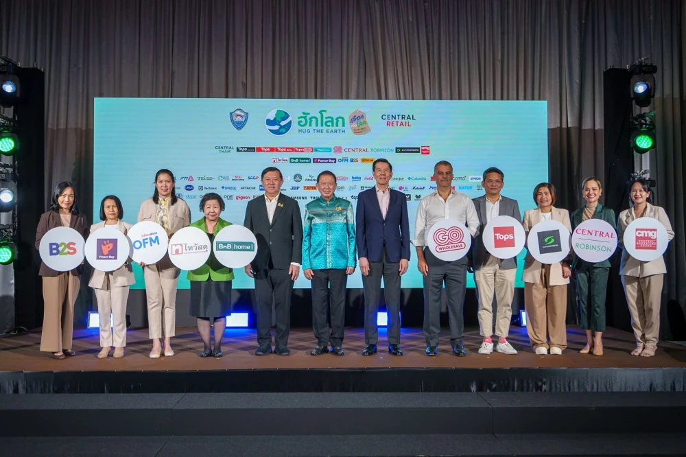 The Thai Chamber of Commerce Partners with Central Group to Launch "Hug the Earth," Raising Environmental Awareness and Encouraging the Purchase of Eco-Labeled Products