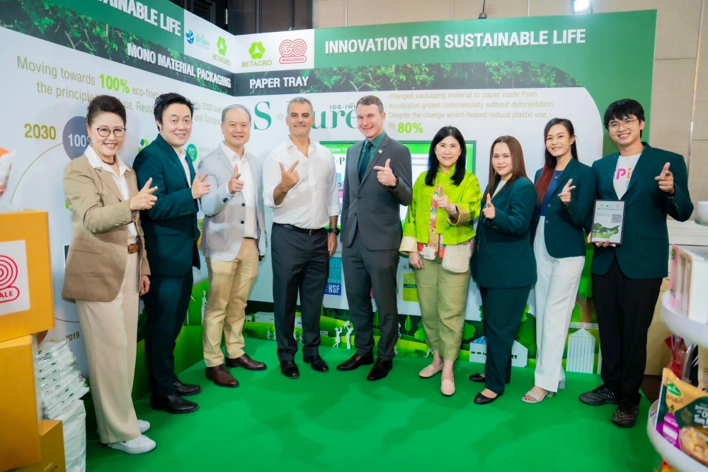 The Thai Chamber of Commerce Partners with Central Group to Launch "Hug the Earth," Raising Environmental Awareness and Encouraging the Purchase of Eco-Labeled Products