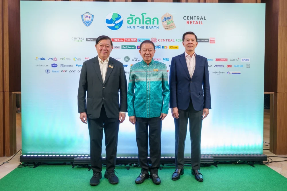 The Thai Chamber of Commerce Partners with Central Group to Launch "Hug the Earth," Raising Environmental Awareness and Encouraging the Purchase of Eco-Labeled Products