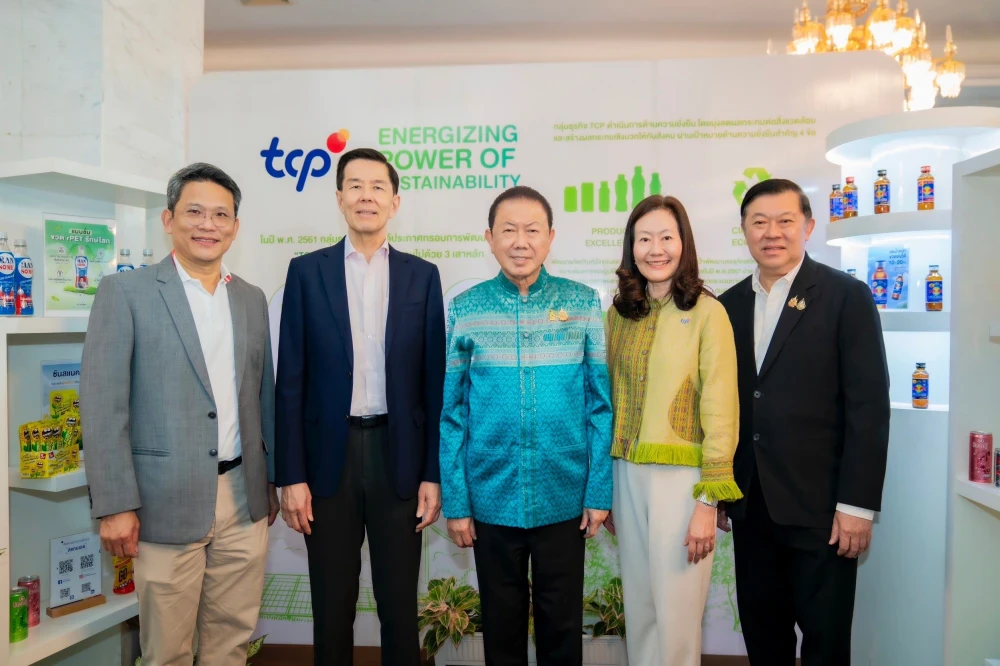 The Thai Chamber of Commerce Partners with Central Group to Launch "Hug the Earth," Raising Environmental Awareness and Encouraging the Purchase of Eco-Labeled Products